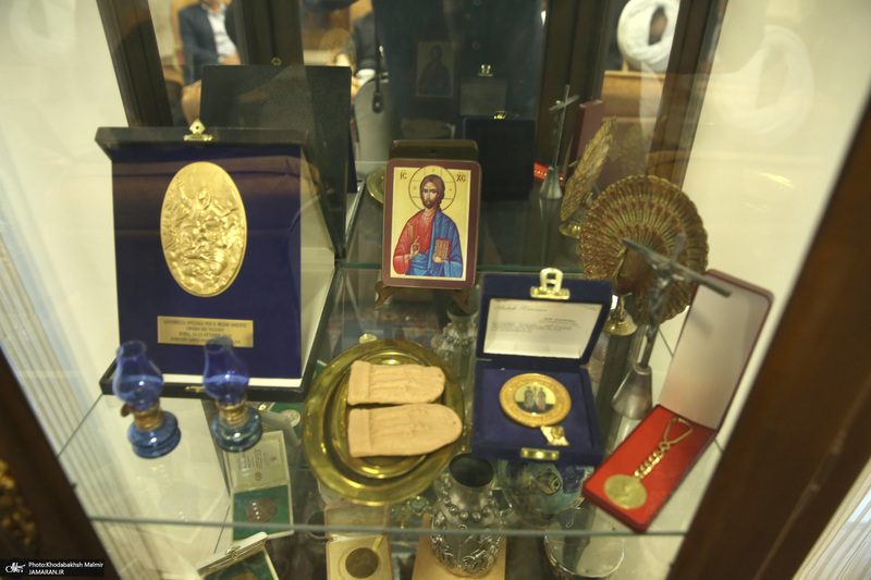 حضور سید حسن خمینی در سفارت واتیکان