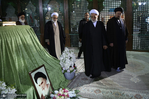 تجدید میثاق رئیس قوه قضاییه و جمعی از اعضای دستگاه قضا با آرمان های حضرت امام خمینی (س)-2