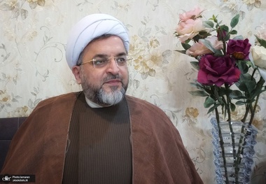 وفاداریِ فرزندانِ حوزویِ امام راحل در راستای حمایت آیت الله العظمی حائری (موسس حوزه علمیه قم) از علوم عقلی و فلسفه 