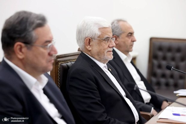 جلسه کارگروه ملی نجات دریاچه ارومیه/ عارف: تشکل‌های محیط زیستی به دلیل برخوردهای امنیتی که در گذشته با آنها شد، با احتیاط عمل می‌کنند/ کارشناسان نقد همراه با پیشنهاد و راهکار ارائه دهند/ احیاء و زنده ماندن دریاچه ارومیه مهم‌ترین مسئله کشور است 