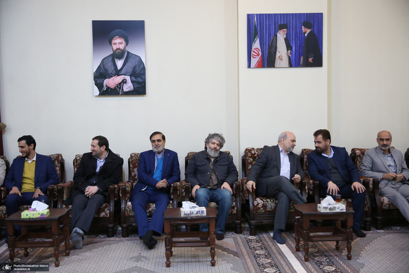 تجدید میثاق رئیس و جمعی از مدیران سازمان صداوسیما با آرمان‌های امام خمینی(س)-2