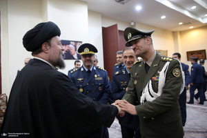 دیدار فرمانده نیری هوایی ارتش( امیر بهمن بهمرد )و جمعی از فرماندهان با سید حسن خمینی