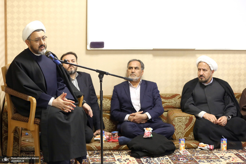 دیدار رئیس و جمعی از معاونان و مدیران مؤسسه تنظیم و نشر آثار امام خمینی(س) با نماینده مقام معظم رهبری در عراق