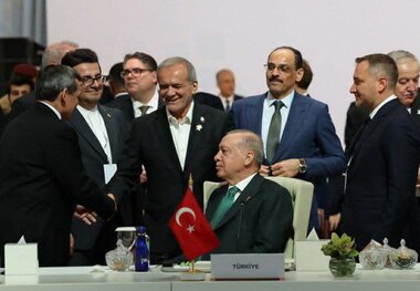 صمیمیت پزشکیان با اردوغان مورد توجه کاربران فضای مجازی + عکس