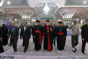 ادای احترام رهبر جهانی آشوریان به حضرت امام خمینی (س)