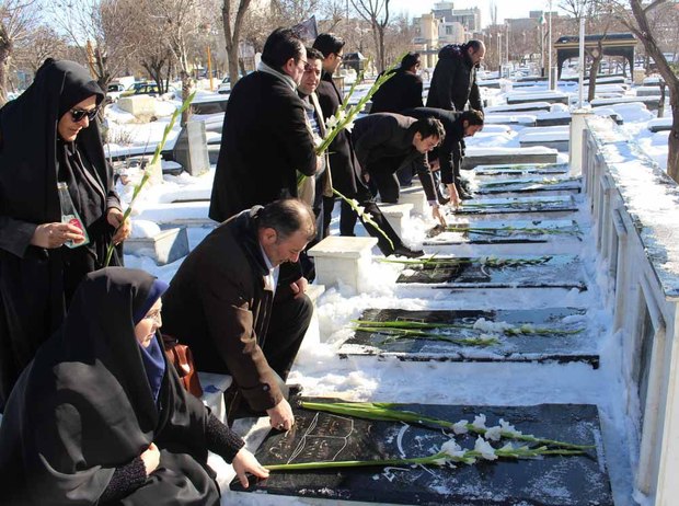 کارکنان جهاددانشگاهی اردبیل با آرمان های شهیدان تجدید بیعت کردند