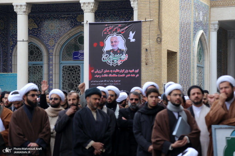 اجتماع طلاب در محکوم کردن اقدام تروریستی دولت آمریکا در به شهادت حاج قاسم سلیمانی