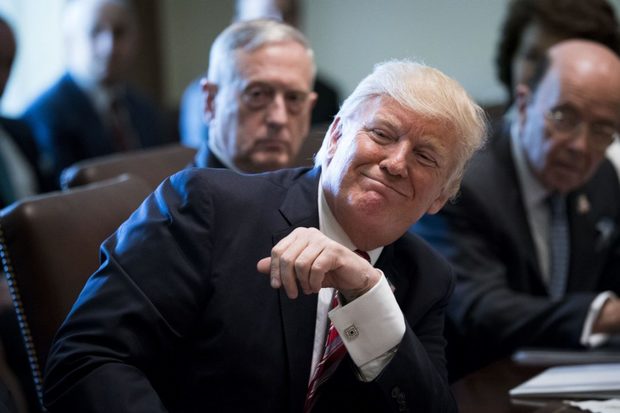 طوفان سیاسی در دولت آمریکا؛ از استیضاح تا استعفای ترامپ

