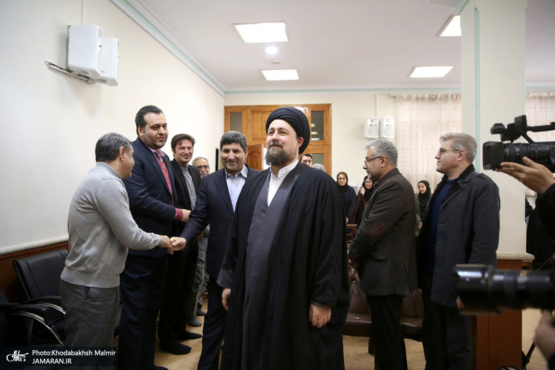 دیدارمدیران و جمعی از اعضای تحریه موسسه مطبوعاتی ایران و خبرگزاری ایرنا با سید حسن خمینی