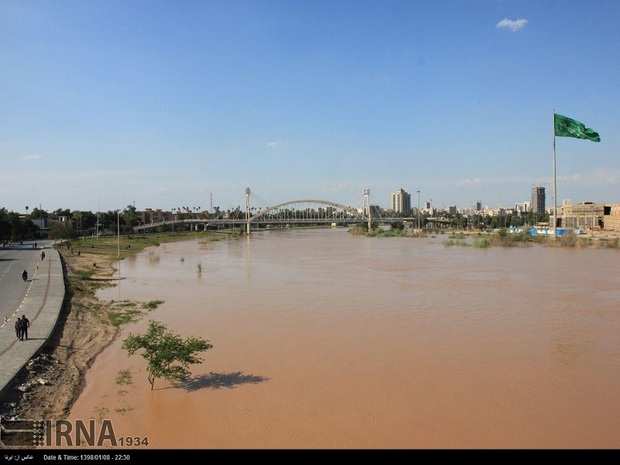 امدادگران یک زن را از رودخانه کارون نجات دادند