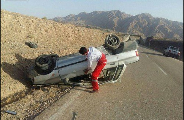 2 حادثه واژگونی خودرو در جاده های خراسان رضوی هشت مصدوم داشت