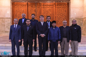 ادای احترام رئیس مجلس اندونزی به مقام شامخ حضرت امام خمینی(س) 