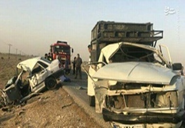 برخورد پراید و تریلی در محور بیرجند-قاین معروف به جاده مرگ، ۳ کشته برجای گذاشت