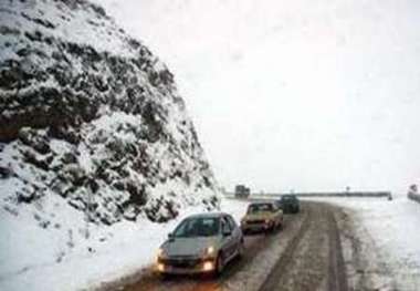 بارش برف و مه گرفتگی در برخی جاده های خراسان رضوی