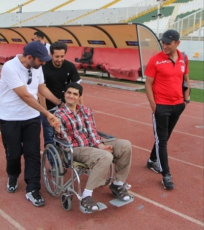 گل محمدی پیروزی مقابل نفت را به چه کسی تقدیم کرد؟ +عکس
