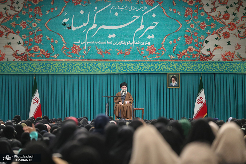 دیدار هزاران نفر از زنان و دختران با رهبر معظم انقلاب