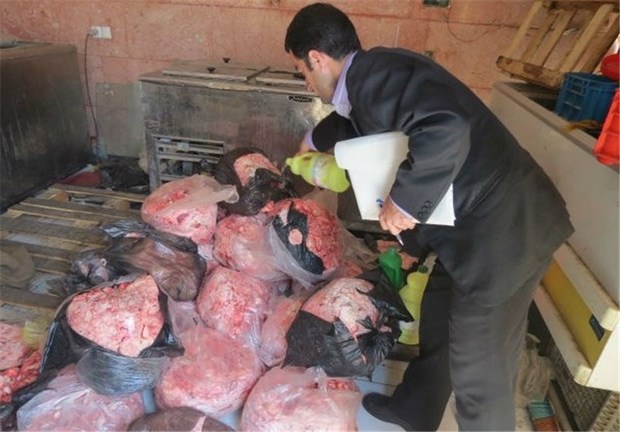 335 کیلوگرم مواد غذایی غیربهداشتی در خمین جمع آوری شد