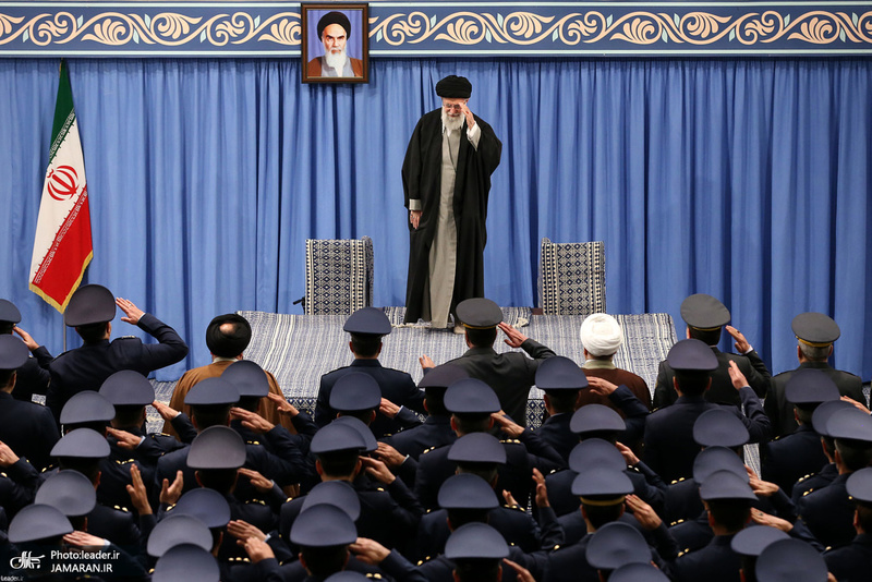 دیدار جمعی از فرماندهان و کارکنان نیروی هوایی ارتش با فرمانده معظم کل قوا