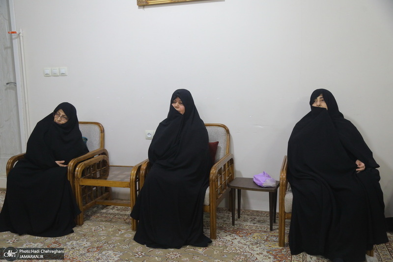 حضور آیت الله سید حسن خمینی در منزل پدر شهید موسوی