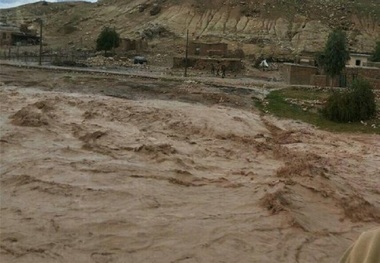 بالگردهای سپاه به سیل زدگان خدمت رسانی می کنند