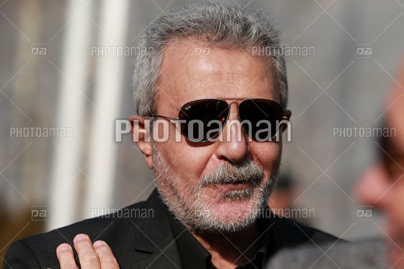 سیدعلی‌خانی درکنار بهزادی و پورحیدری دفن شد
