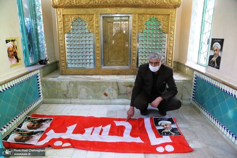 مزار آیت الله العظمی صانعی(ره) در اولین پنج شنبه رحلت ایشان