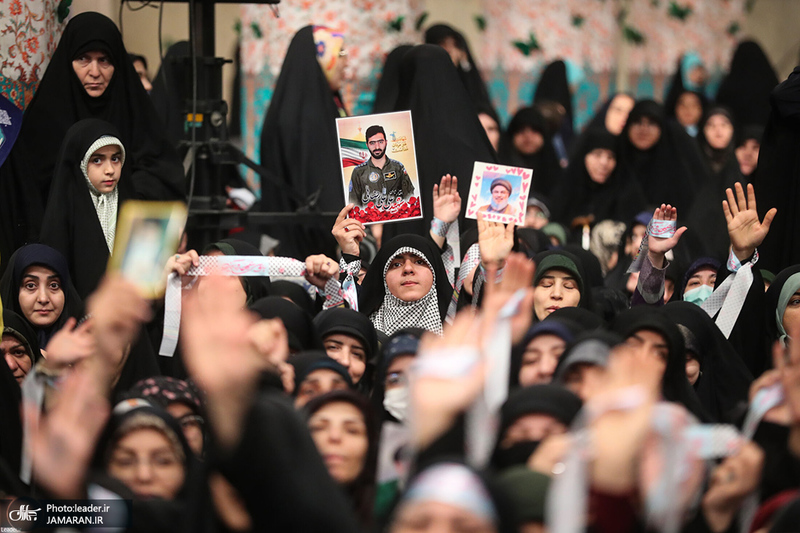 دیدار هزاران نفر از زنان و دختران با رهبر معظم انقلاب