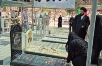 حضور سید علی خمینی بر مزار شهدای اقتدار (1)