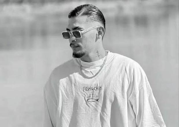 «نیما مرادی» که در حمله اوکراین به کشتی ایرانی شهید شد تنها ۲۳ سال سن داشت/ او برای انجام نخستین ماموریت خود به دریا رفته بود و پدرش جانباز ۳۵ درصد و از آزادگان دفاع مقدس هشت ساله است/ نیما آخرین فرزند خانواده بود، با چند رتبه قهرمانی در تکواندو
