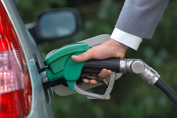 آثار طرح سهمیه‌بندی بنزین در بخش خدمات کنترل شود