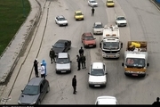 حمله به مأموران پلیس حین جلوگیری از تردد یک خودروی غیربومی