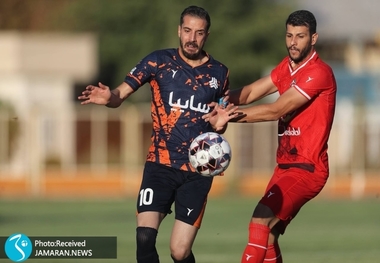 حواشی پوستر جنجالی؛ زمین فوتبال جای تانک نیست!+عکس