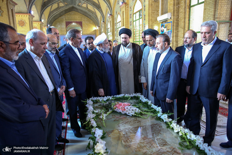 تجدید میثاق رییس جمهور و اعضای دولت با آرمان های امام خمینی(س)