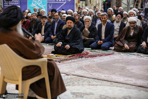 حضور آیت الله موسوی جزایری در حرم امام خمینی (س)