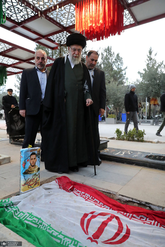 حضور رهبر معظم انقلاب در حرم مطهر امام خمینی (س)