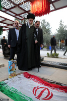 حضور رهبر معظم انقلاب در حرم مطهر امام خمینی (س)