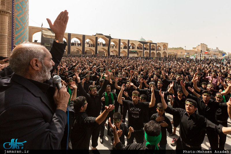 نخل برداری ظهر عاشورا در میدان امیر چخماق یزد