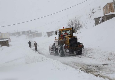 عملیات بازگشایی راه 30 روستای آذربایجان شرقی در جریان است