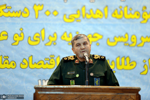 رزمایش کمک مومنانه با اهدای ۳۰۰ دستگاه ویلچر به بهزیستی در حرم امام  خمینی (س)