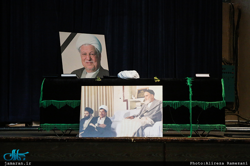 مراسم وداع با پیکر آیت الله هاشمی رفسنجانی(ره) در حسینیه جماران-13