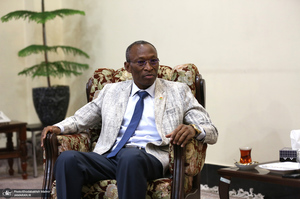 ادای احترام نخست وزیر بورکینافاسو و هیأت همراه نسبت به مقام شامخ بنیان‌گذار جمهوری اسلامی ایران