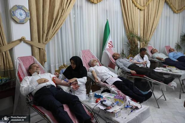 عراقچی خون اهدا کرد و فاجعه در بندر شهید رجایی را تسلیت گفت + عکس