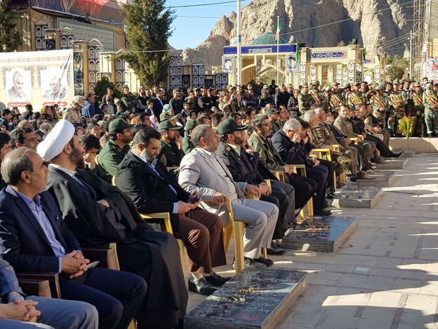 آیین مهمانی لاله‌ها در گلزار شهدای کرمان برگزار شد