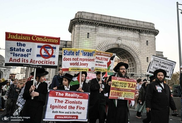 معترضان به حمله رژیم اشغالگر به غزه یک پل مهم را در نیویورک بستند