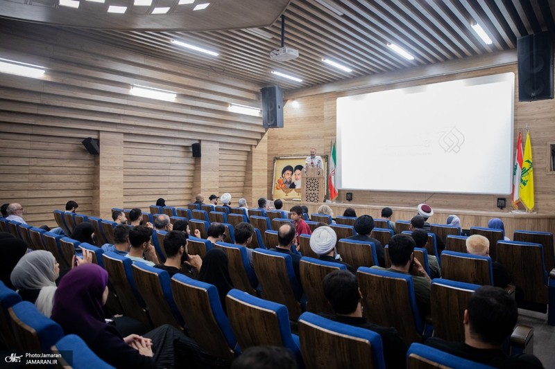 مراسم رونمایی از مستند «زیر سایه ام کامل» شب