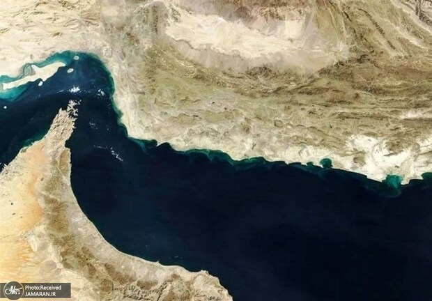 سی‌ان‌ان: اولویت عبور از تنگه هرمز با شناور‌هایی است که با سرعت بیشتری هزینه‌ پرداخت کنند