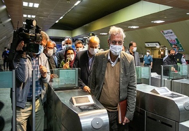 ربیعی: افراد مبتلا به کرونا را ردیابی می‌کنیم/ در صورت خروج از خانه جریمه می‌شوند+ عکس