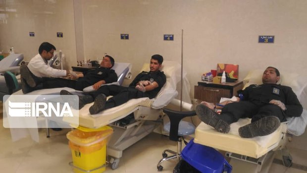 کارکنان تیپ المهدی سپاه جهرم ۱۰ هزار سی سی خون اهدا کردند