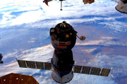 بازگشت 3 فضانورد به زمین پس از ۲۰۴ روز زندگی در فضا
