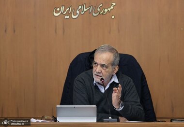 پزشکیان خواستار نقد منصفانه دولت در برنامه‌های تلویزیون شد/ در مواردی فضای گفت‌وگو از چارچوب تبیینی خارج شده و رویکردی تخریبی نسبت به دولت اتخاذ شده است/ رئیس صداوسیما ضمن ابراز تاسف از برخوردهای پیش آمده، به دولت توضیحاتی ارائه داد
